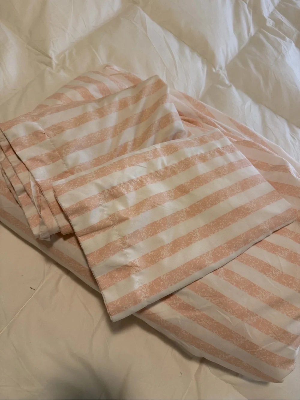 Linens & Hutch Queen duvet cover & shams